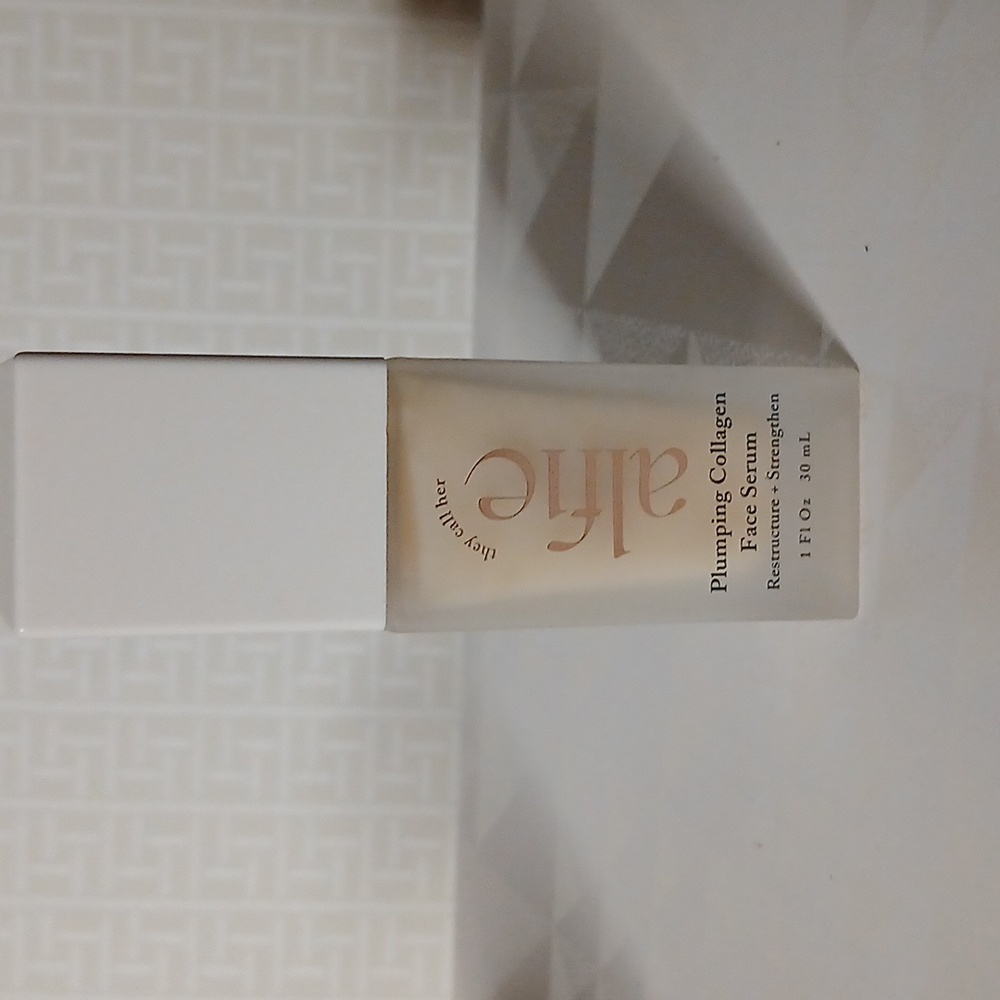 NIB 1 Oz They Call Her Alfie Plumping Collagen Face Serum - Picture 2 of 3